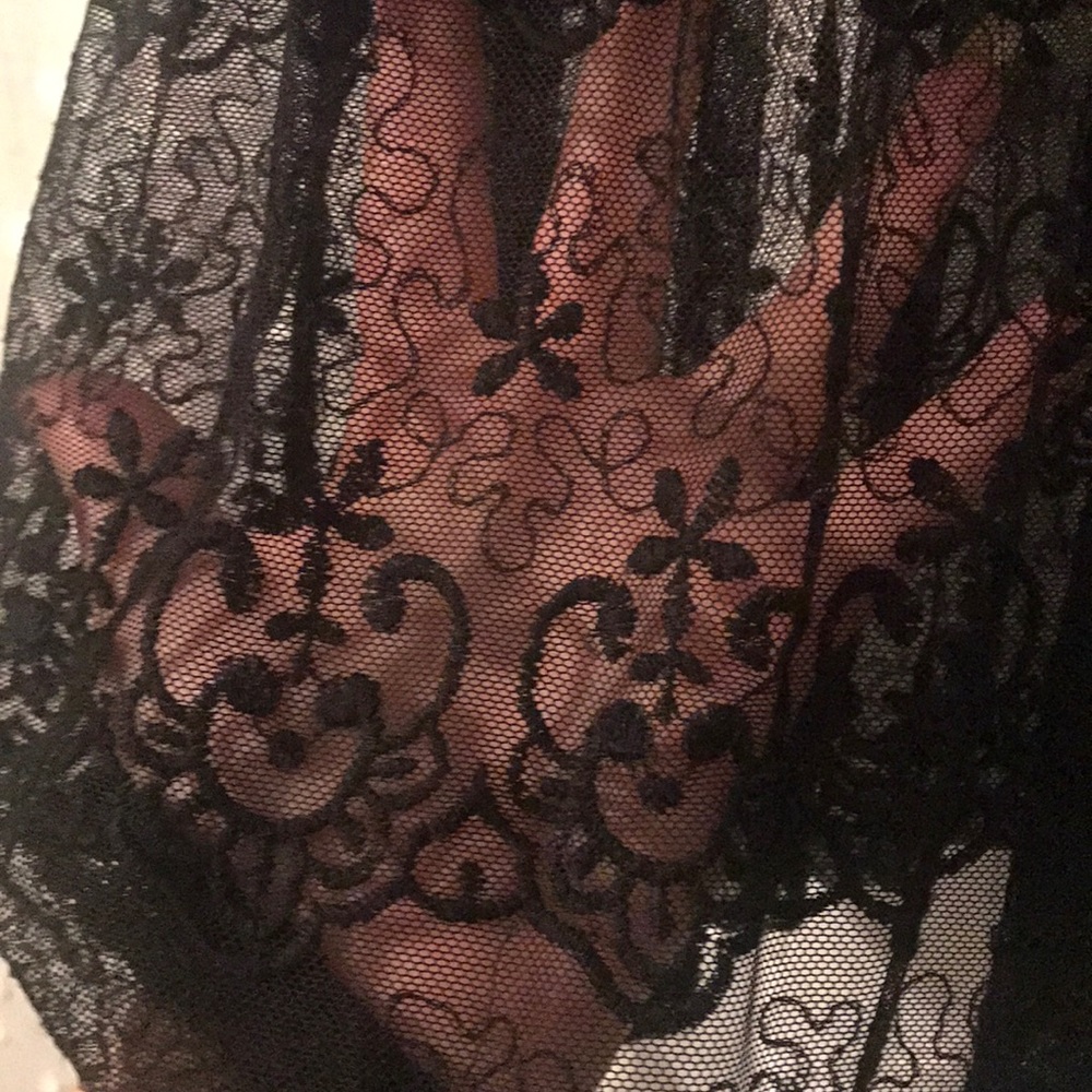 Laced overlay - Picture 2 of 3